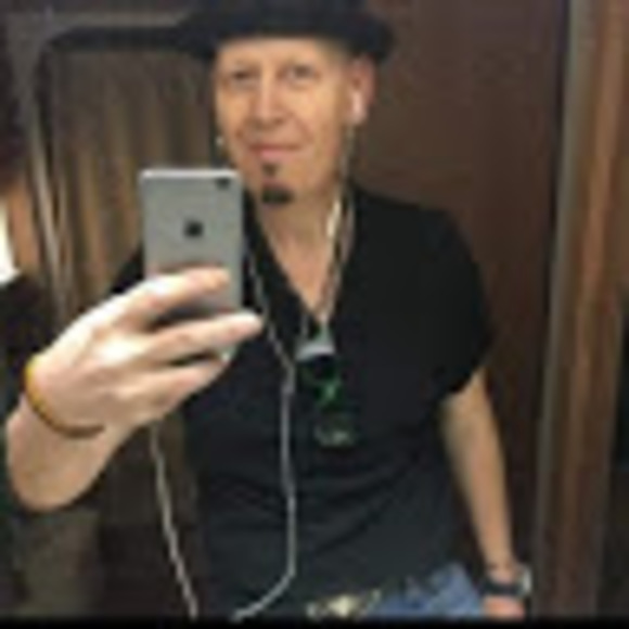 Meet your Posher, Dennis - Picture 1 of 1